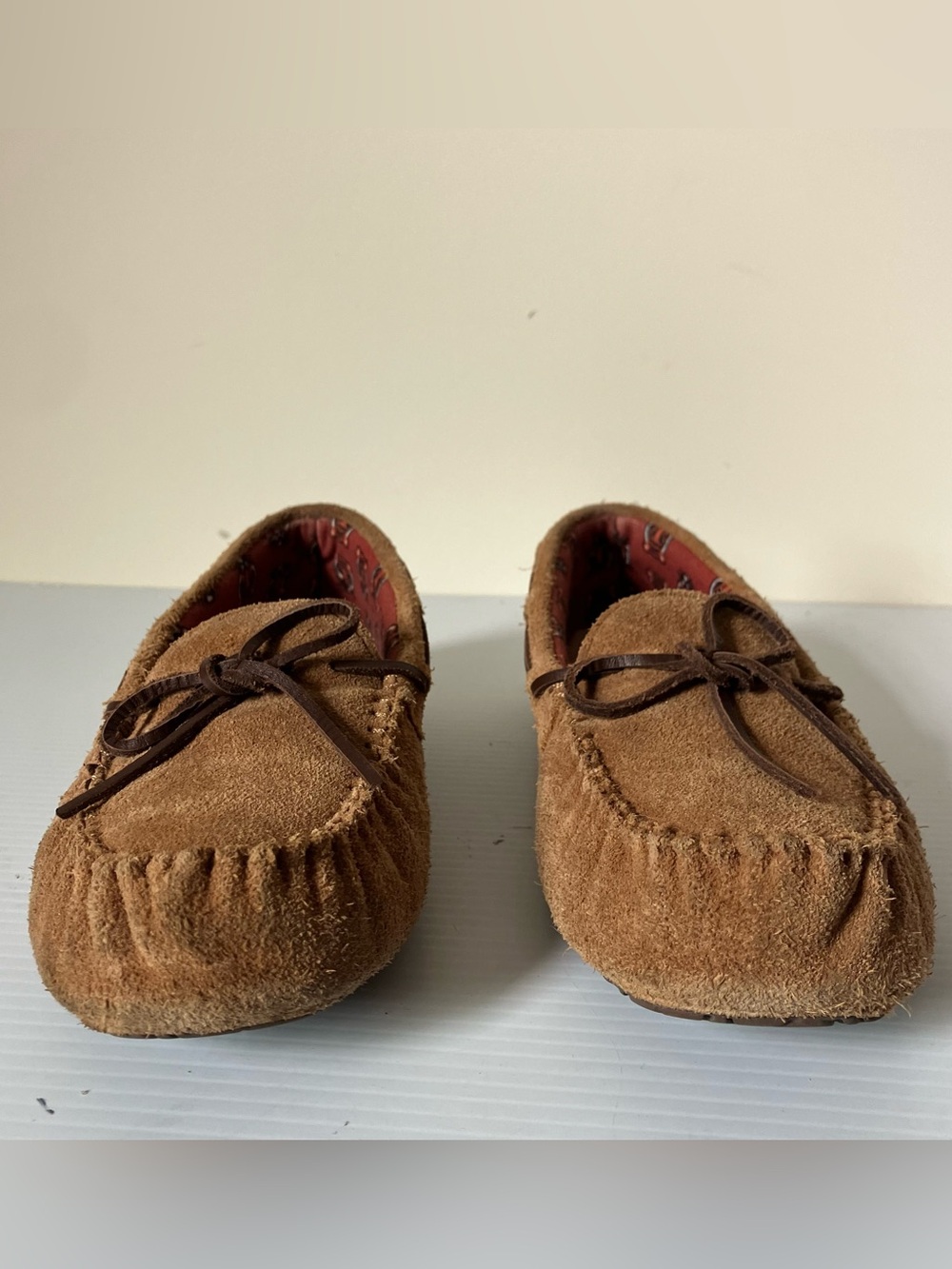 UGG Dakota Suede Moccasin Slippers
Chestnut Brown Size 4 - Picture 5 of 8